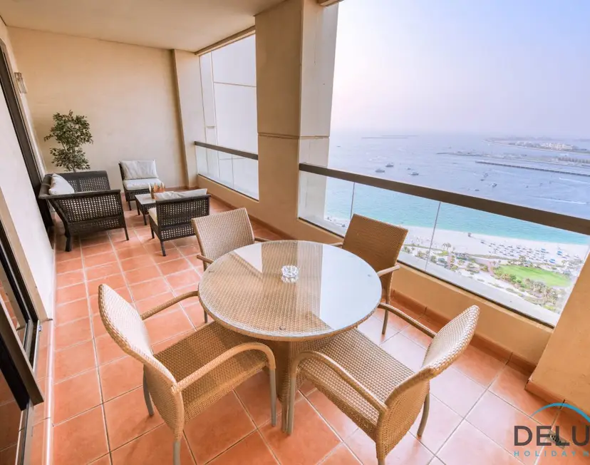High-floor 1-Bedroom Unit Close to Beach w/ Sea Views — Sadaf — photo 17