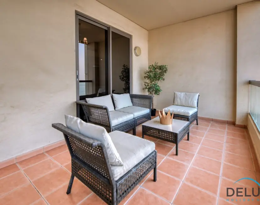 High-floor 1-Bedroom Unit Close to Beach w/ Sea Views — Sadaf — photo 18