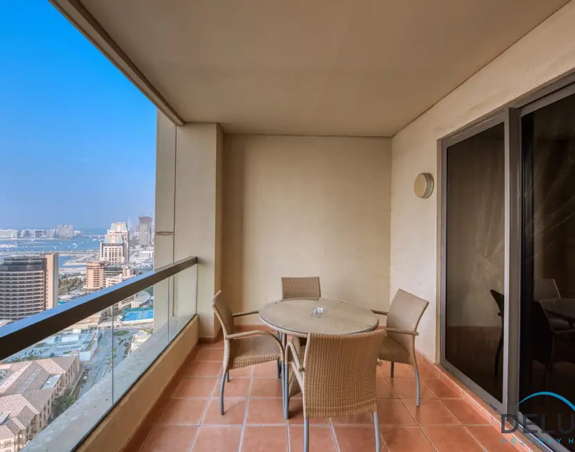 High-floor 1-Bedroom Unit Close to Beach w/ Sea Views — Sadaf — photo 19
