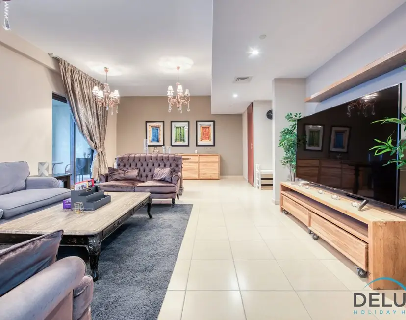 High-floor 1-Bedroom Unit Close to Beach w/ Sea Views — Sadaf — photo 5