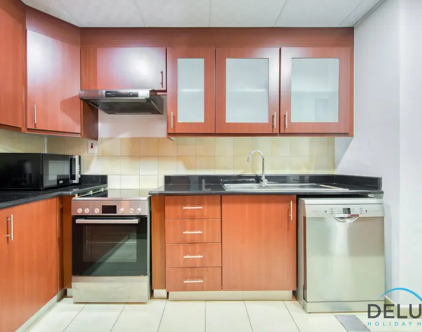 High-floor 1-Bedroom Unit Close to Beach w/ Sea Views — Sadaf — photo 22