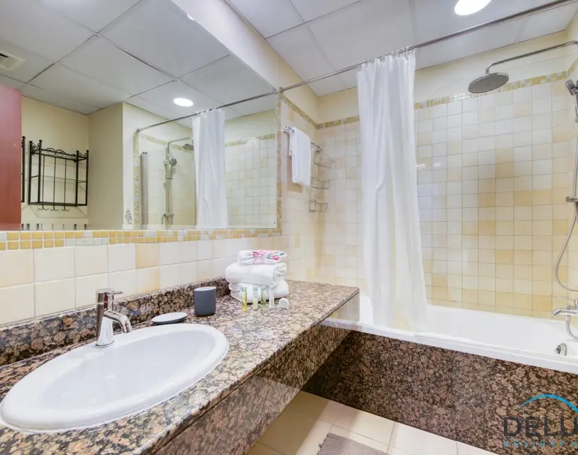 High-floor 1-Bedroom Unit Close to Beach w/ Sea Views — Sadaf — photo 36