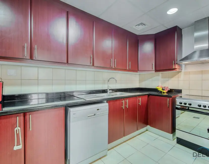 Vogue 2-Bedroom — Shams — photo 18