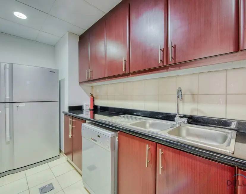 Vogue 2-Bedroom — Shams — photo 19