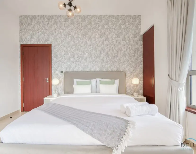 Vogue 2-Bedroom — Shams — photo 27