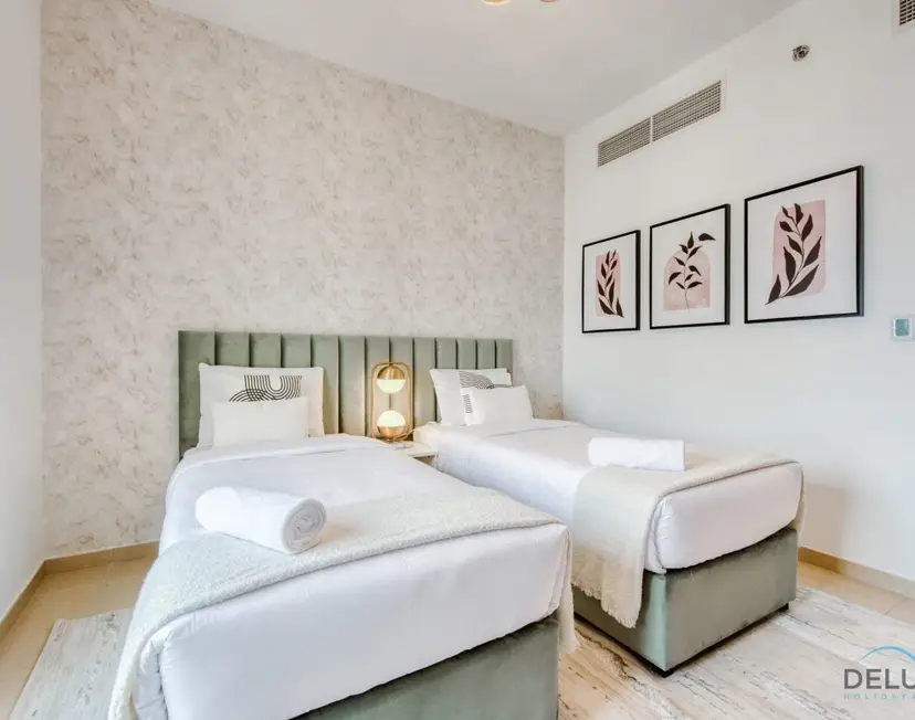 Vogue 2-Bedroom — Shams — photo 36