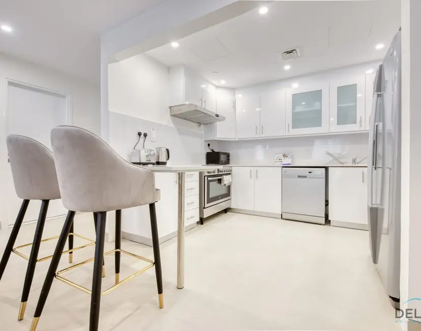 Spacious 3-Bedroom Apartment with Assistant Room — Sadaf — photo 21