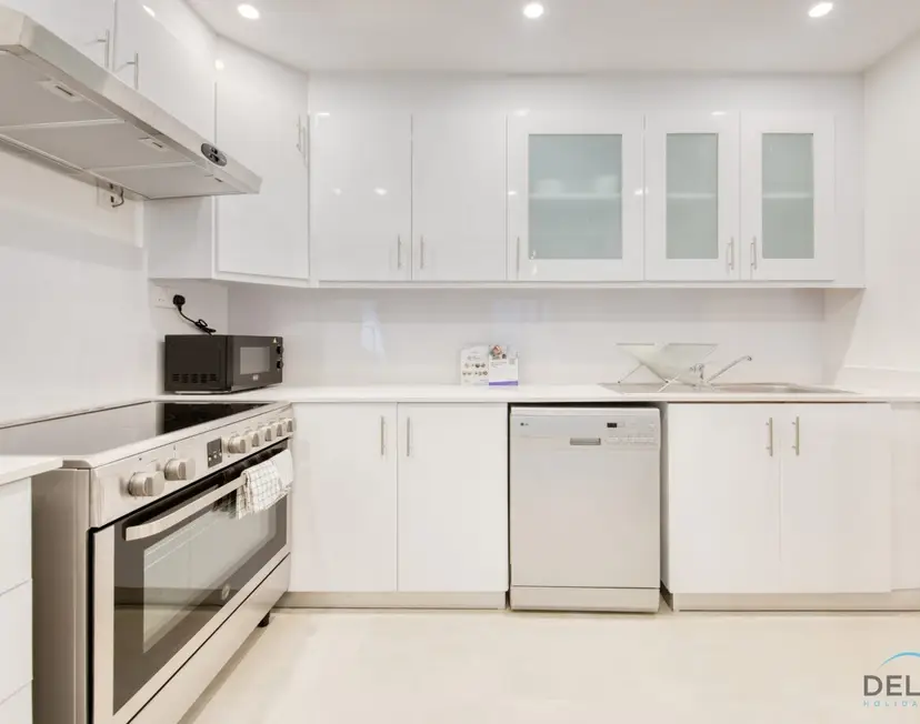 Spacious 3-Bedroom Apartment with Assistant Room — Sadaf — photo 22