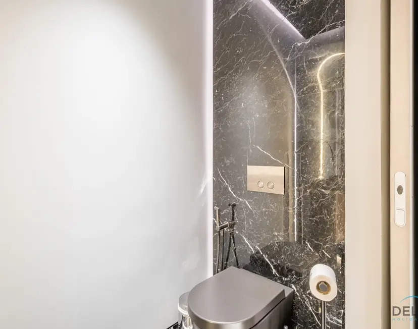 Picturesque 3-Bedroom Apartment with Assistant Room — The One — photo 14