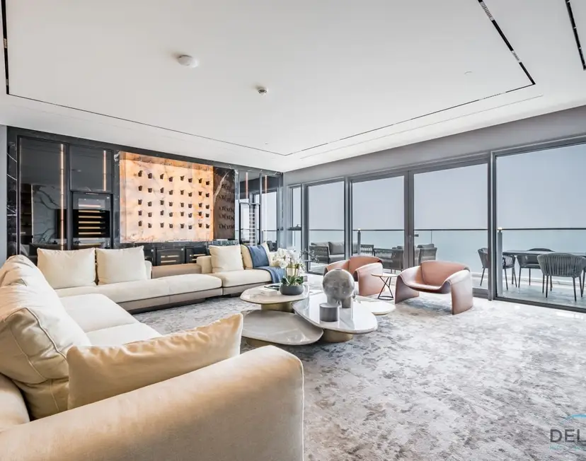 Picturesque 3-Bedroom Apartment with Assistant Room — The One — photo 3