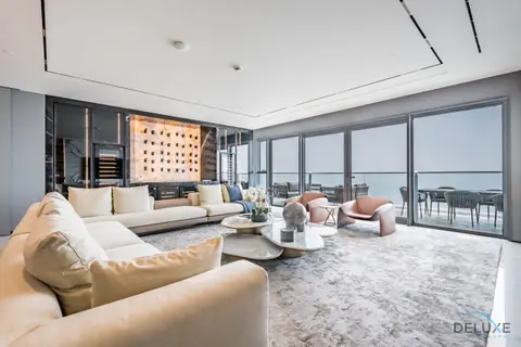 Picturesque 3-Bedroom Apartment with Assistant Room — The One