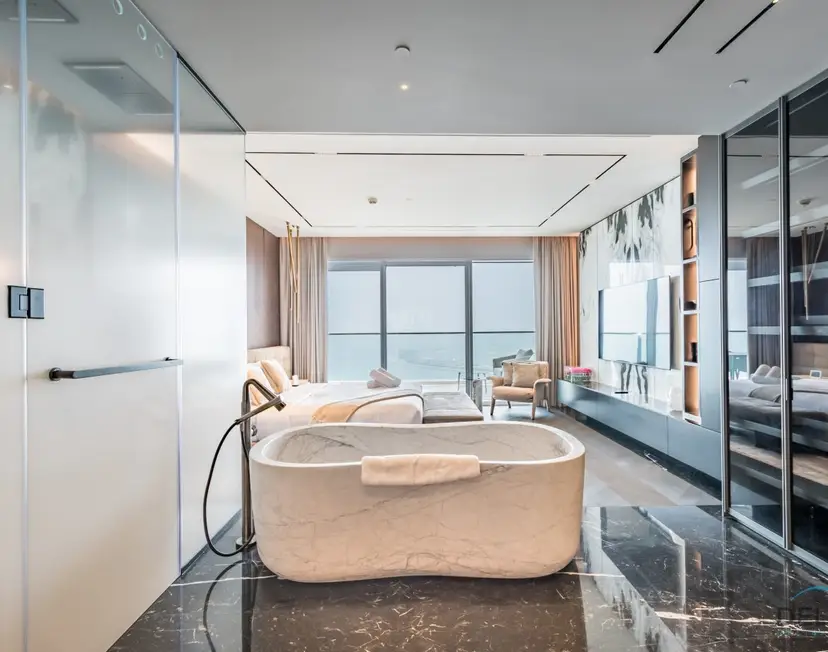 Picturesque 3-Bedroom Apartment with Assistant Room — The One — photo 30