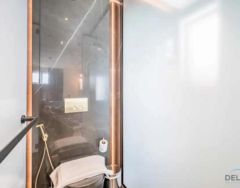 Picturesque 3-Bedroom Apartment with Assistant Room — The One — photo 39
