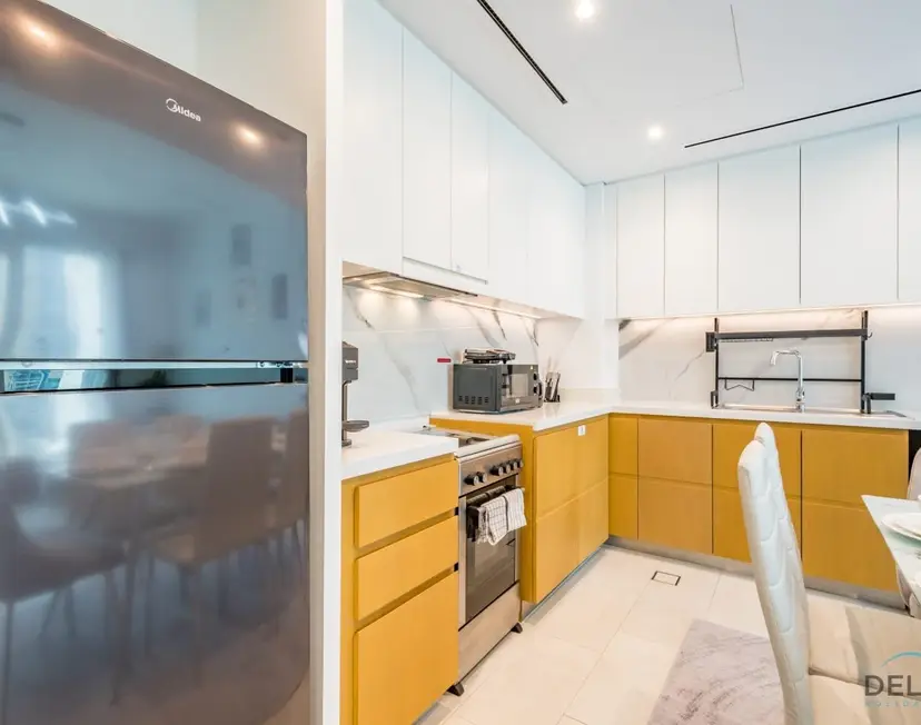 Sophisticated 1-Bedroom Apartment in La Vie, Jumeirah Beach Residences — photo 5