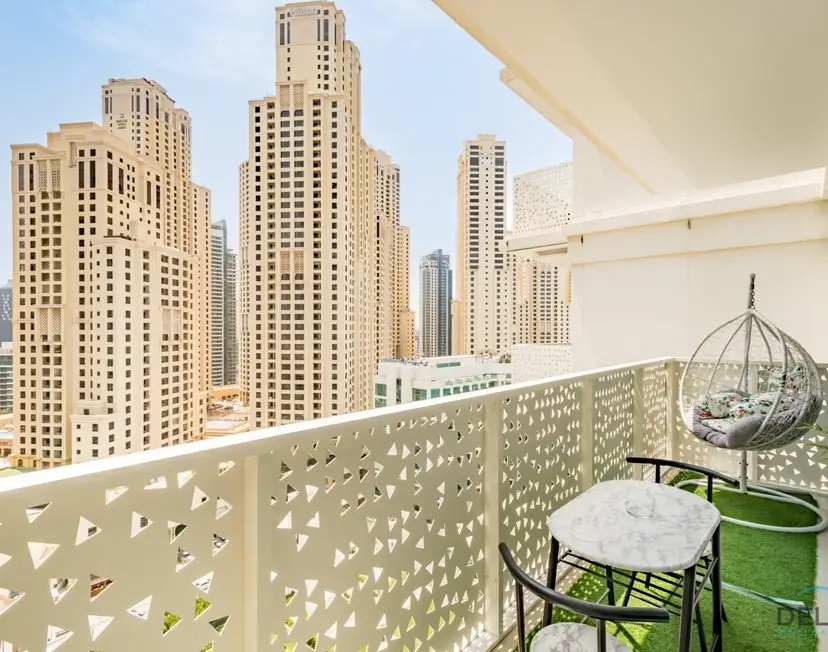 Sophisticated 1-Bedroom Apartment in La Vie, Jumeirah Beach Residences — photo 4