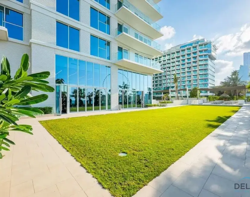 Sophisticated 1-Bedroom Apartment in La Vie, Jumeirah Beach Residences — photo 9
