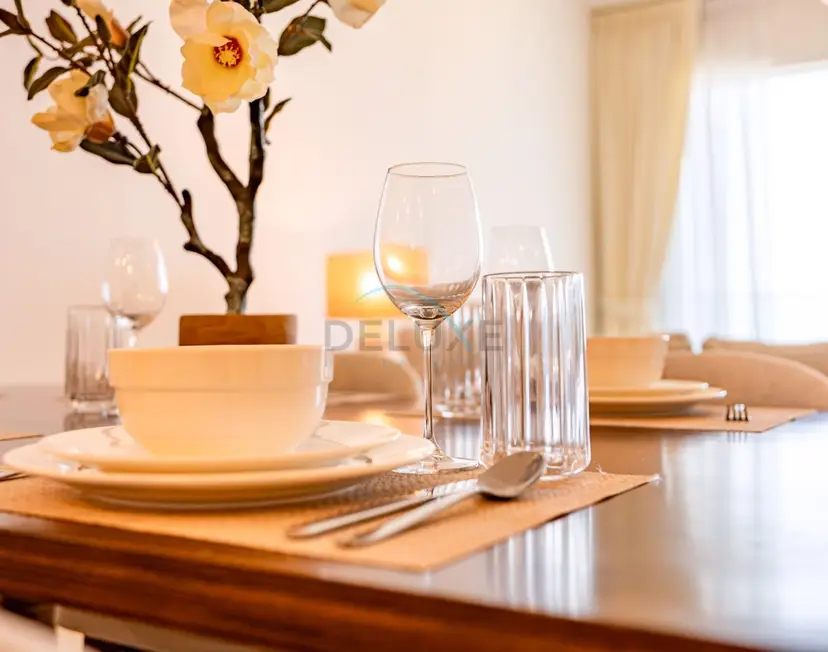 Beachfront Stay with Full Sea Views, Walking Distance to The Walk — La Vie — photo 9