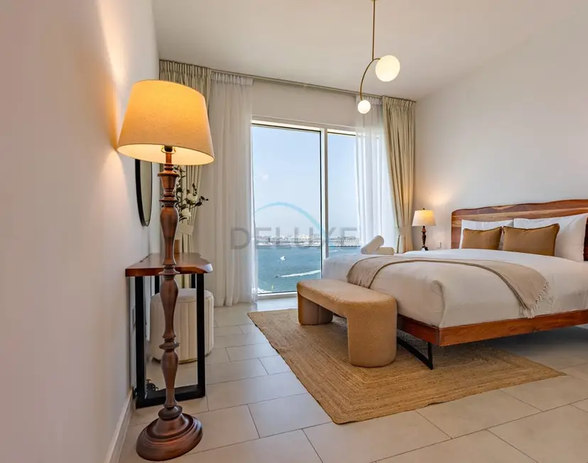 Beachfront Stay with Full Sea Views, Walking Distance to The Walk — La Vie — photo 4