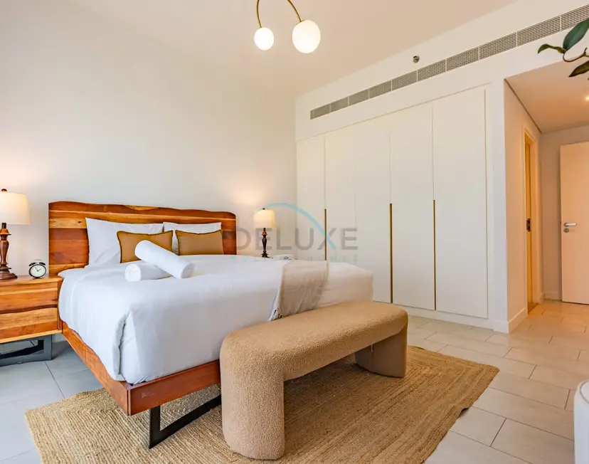 Beachfront Stay with Full Sea Views, Walking Distance to The Walk — La Vie — photo 12