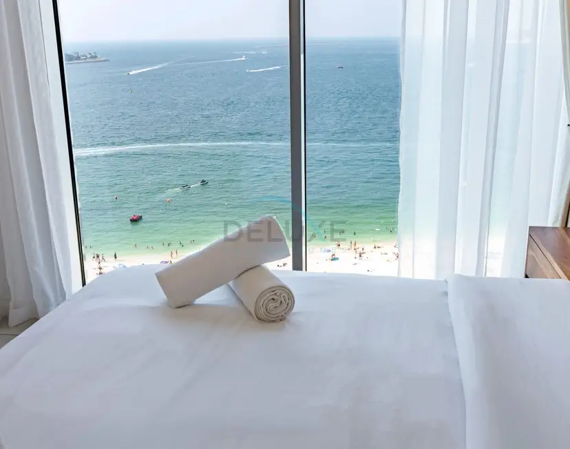 Beachfront Stay with Full Sea Views, Walking Distance to The Walk — La Vie — photo 6