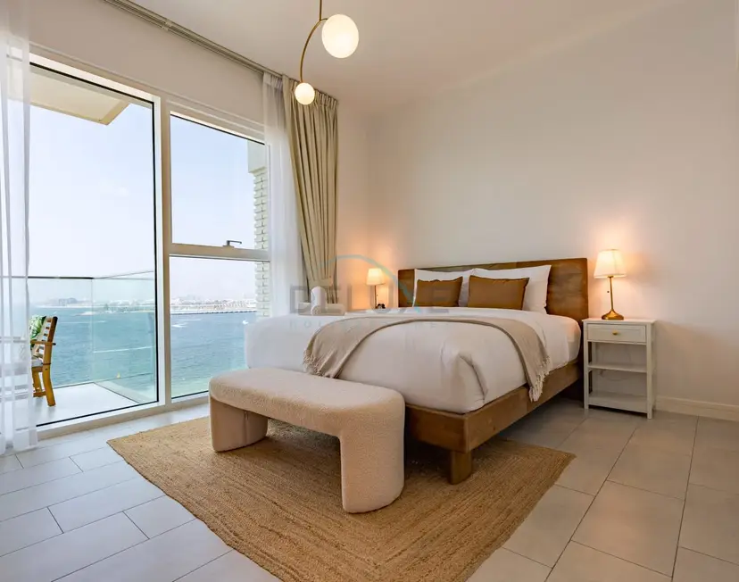 Beachfront Stay with Full Sea Views, Walking Distance to The Walk — La Vie — photo 15
