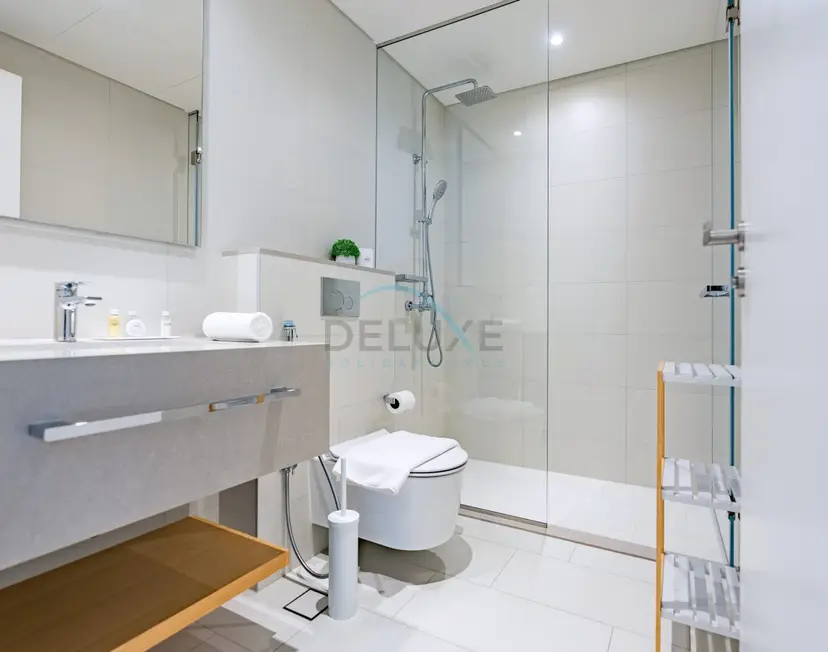 Beachfront Stay with Full Sea Views, Walking Distance to The Walk — La Vie — photo 17