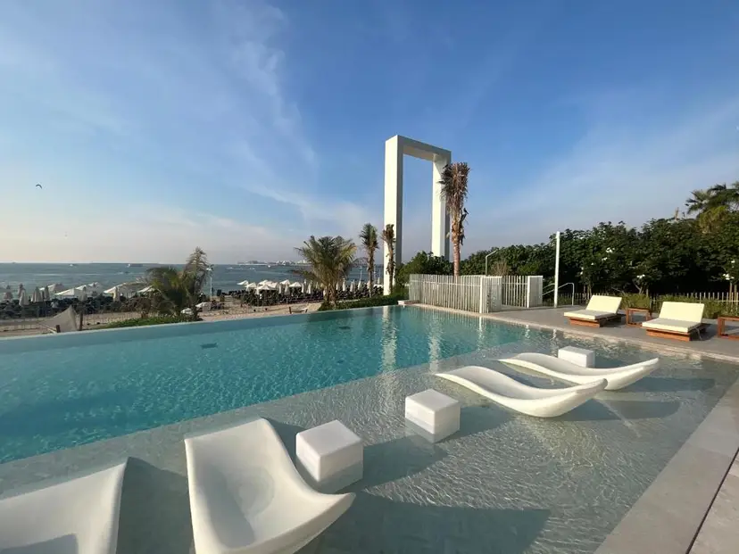 Beachfront Stay with Full Sea Views, Walking Distance to The Walk — La Vie — photo 25