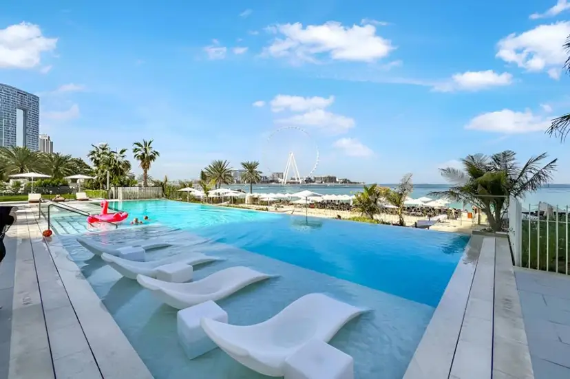 Beachfront Stay with Full Sea Views, Walking Distance to The Walk — La Vie — photo 24