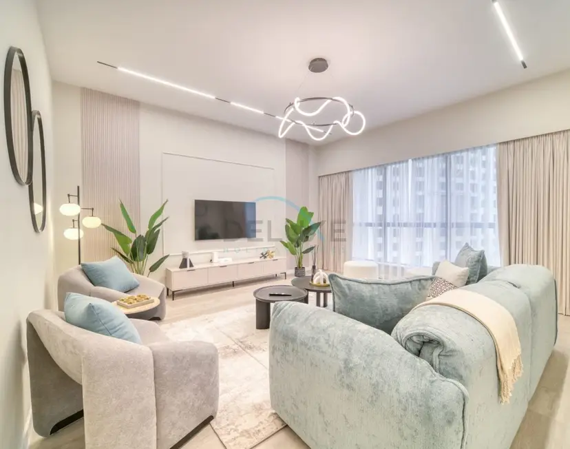 High-Floor 2-Bedroom, Just a Stone’s Throw from the Tram — Sadaf — photo 7