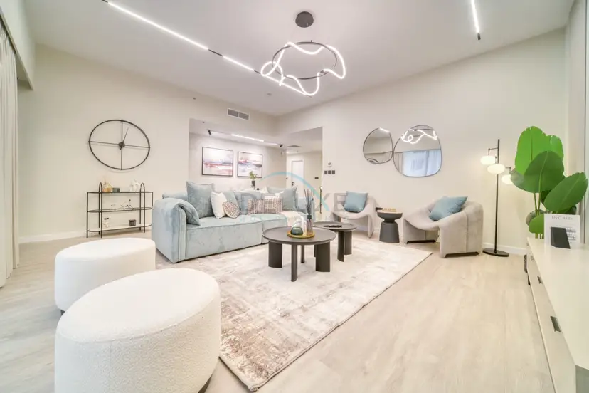 High-Floor 2-Bedroom, Just a Stone’s Throw from the Tram — Sadaf — photo 1