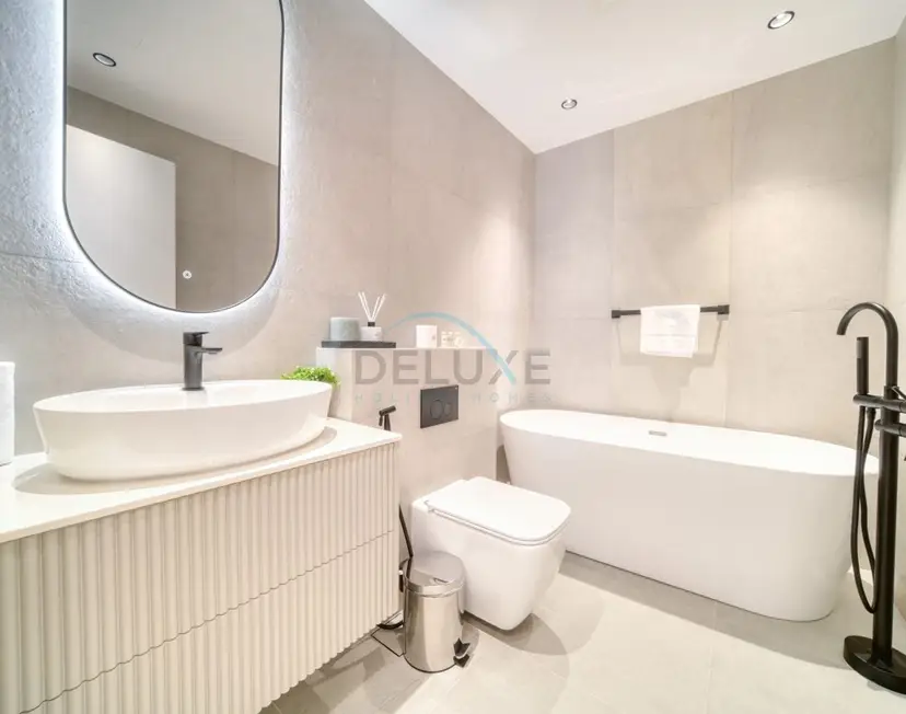 High-Floor 2-Bedroom, Just a Stone’s Throw from the Tram — Sadaf — photo 34