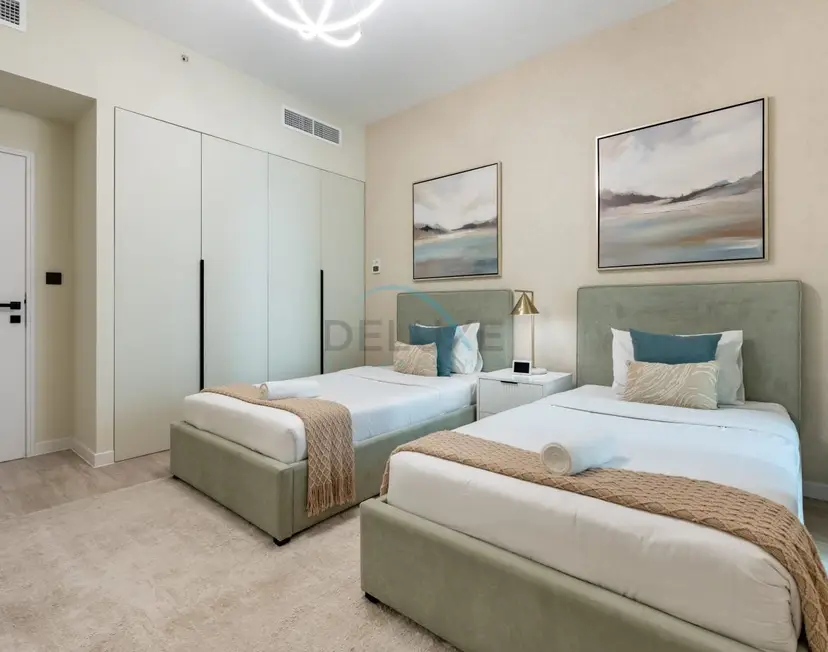 High-Floor 2-Bedroom, Just a Stone’s Throw from the Tram — Sadaf — photo 37
